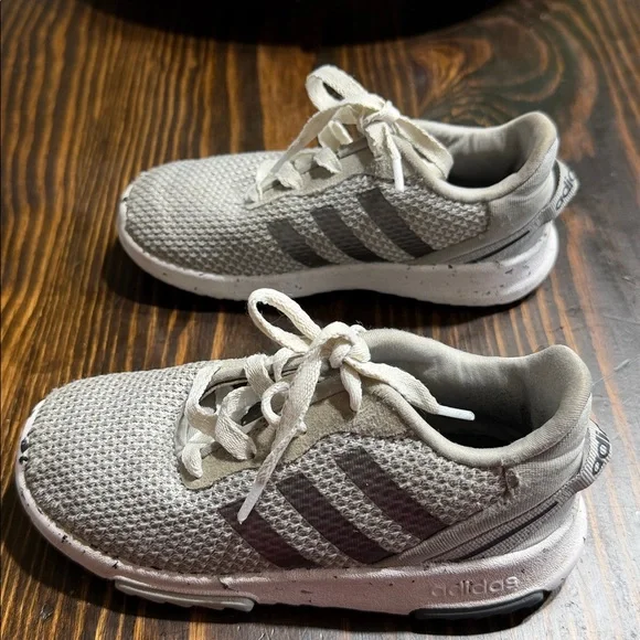 Toddler Boy Adidas tennis shoes - Picture 4 of 8